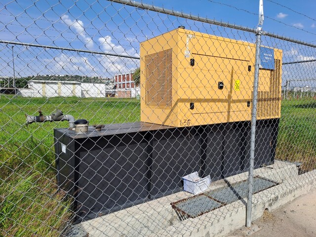 100 KW Caterpillar #D100P, diesel generator set, 125 kVA, 480/277 Volts, 3-phase, 2005 - Image 2