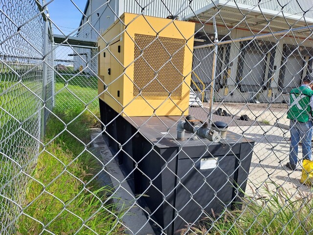 100 KW Caterpillar #D100P, diesel generator set, 125 kVA, 480/277 Volts, 3-phase, 2005 - Image 3