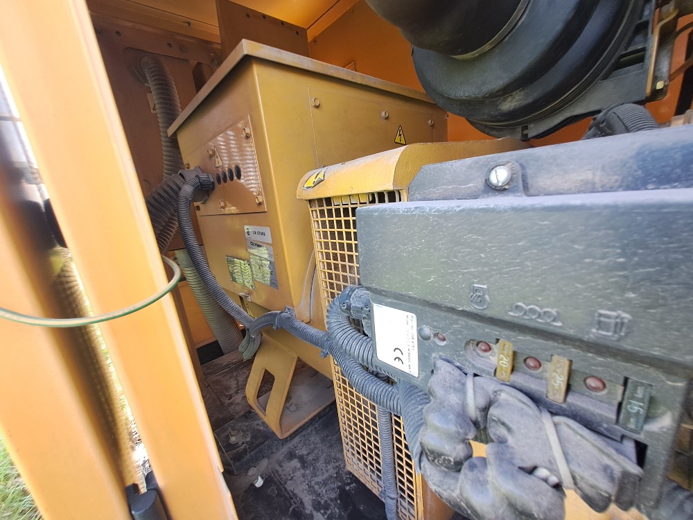 100 KW Caterpillar #D100P, diesel generator set, 125 kVA, 480/277 Volts, 3-phase, 2005 - Image 10