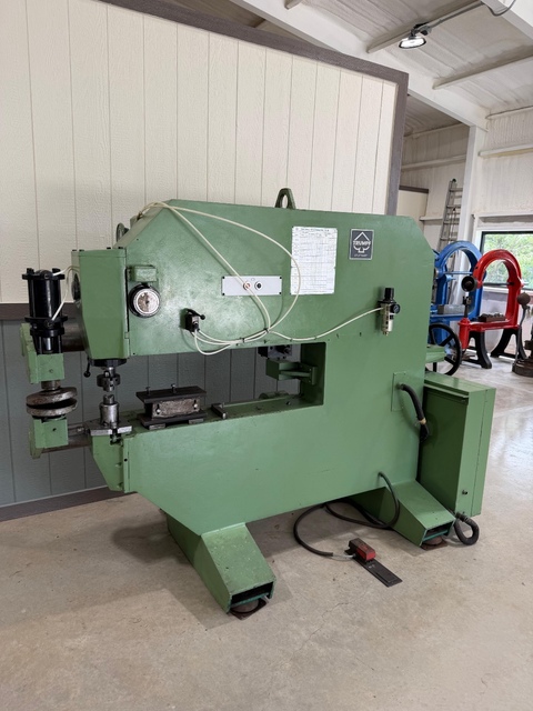 No. TAS901 Trumpf, nibbling machine, 5/16" capacity, 44" throat, 350-1400 SPM, 3 HP, (Others Available) - Image 2