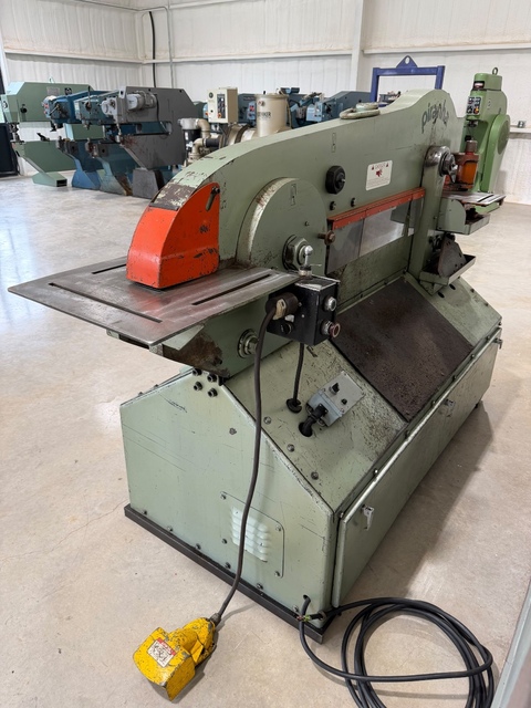 Piranha #P90, hydraulic ironworker, 90 tons, 1-1/8" thru 1", 10" throat, (Others Available) - Image 5