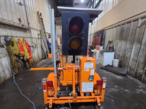 North America Traffic #RCF2.4, portable solar traffic sign, wireless remote, Gen 3 controller, reflective - Image 5