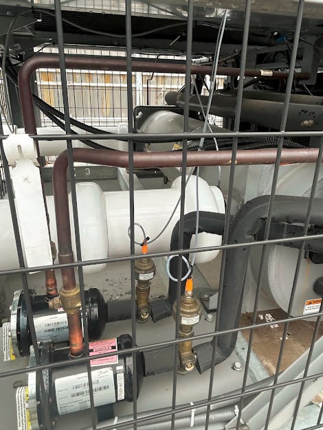 80 Ton, Carrier #30RBF08064-LNM37, AquaSnap 30RB, air-cooled chiller, 460 V., 3-phase, 60 Hz - Image 6