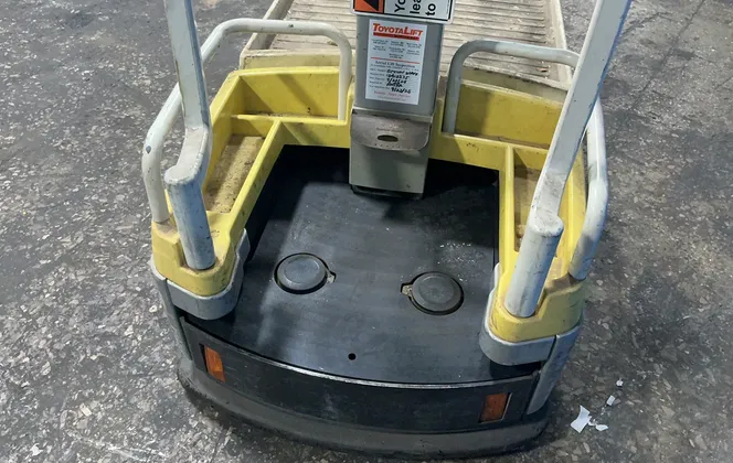 300 lb. Crown #WAV50-84, Work Assist Vehicle, 26" x 30" Platform, 84" Platform Lift Height, 24 V. - Image 3