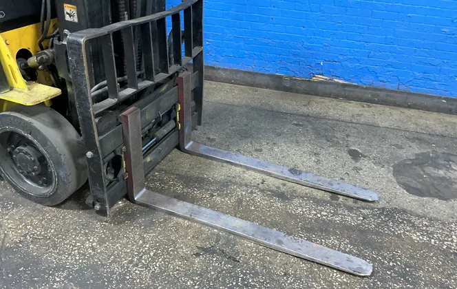 4550 lb. Yale #GLC050VXNVSE085, Propane Forklift, 48" x 4" Forks, 194.9" Lift Height, 24" Mast Height, 20,420 - Image 1
