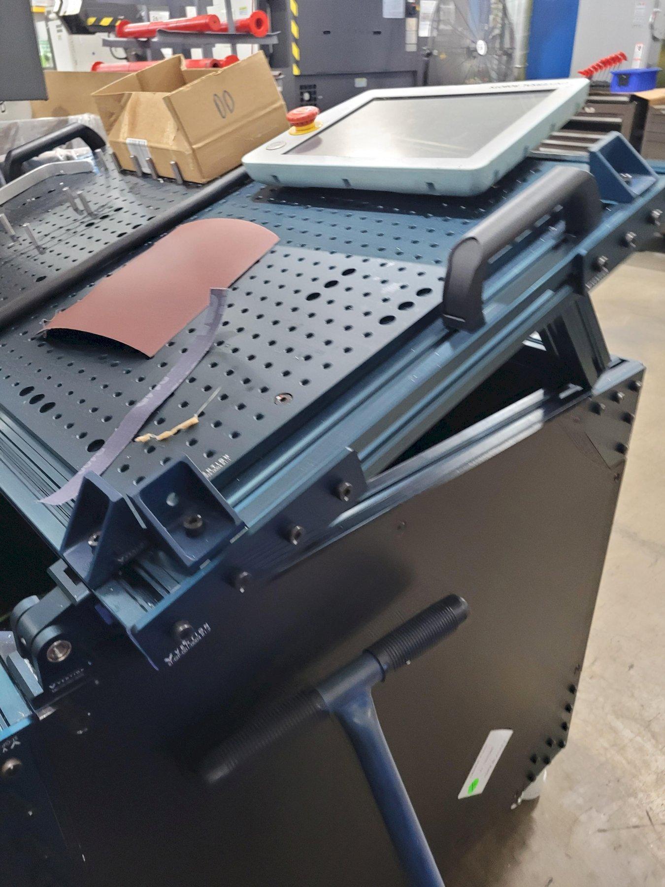 Universal Robots, UR-10 Cobot, dual chuck grippers, flexible loading system, 22 lb. payload, 2018 - Image 5