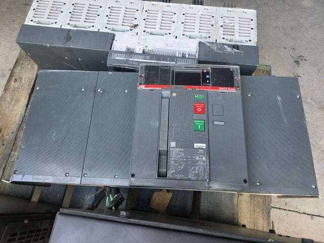 4000 Amps, ABB #E6.2V-A, sace emax 2 air circuit breake, Drawout, 100kA, 635 Volts - Image 1