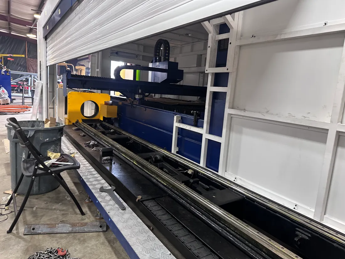HSG #G-3015E, CNC Fiber Laser, tube cutting attachment, 6000 watt, 5' x 10' table, 236" max. tube profile - Image 4