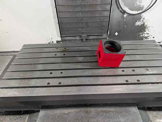 Haas #VF-3SSYT, vertical machining center, under 3,000 spindle hours, 2021 - Image 2