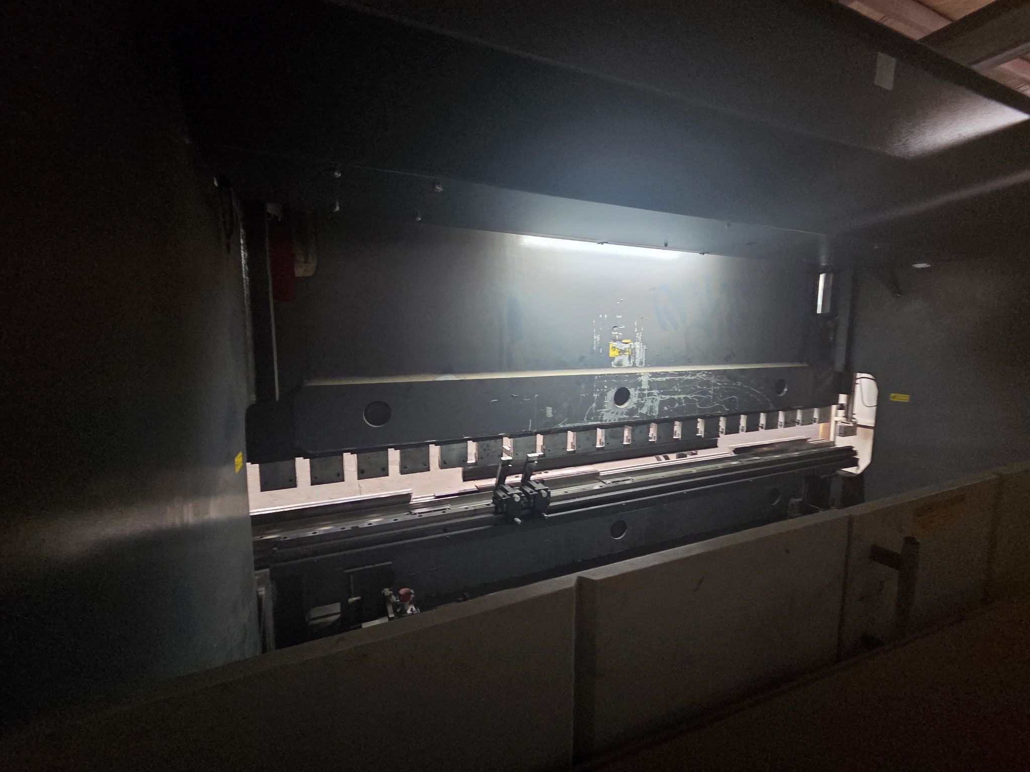352 Ton JMT Durma #ADR-43320, CNC Press Brake, 14' overall, 146" between housing, 14.4" stroke, 24.8" - Image 10