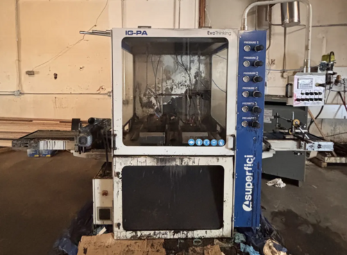Superfici, Double chamber moulding Sprayer, 6 gun, 80-240 FPM, 16' x1'x3-1/8" max, 2024 - Image 1