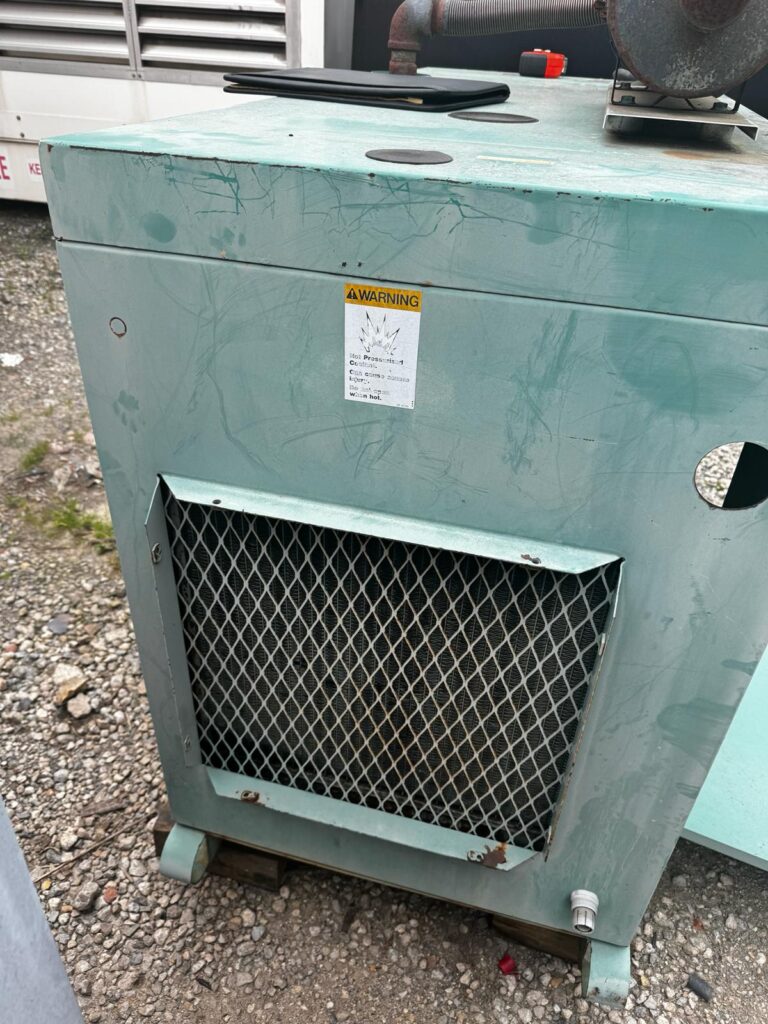 20 KW Cummins Onan #20ES, gas generator set, Ford engine, weatherproof enclosure, 277/480 Volts, 558.7 hours - Image 3