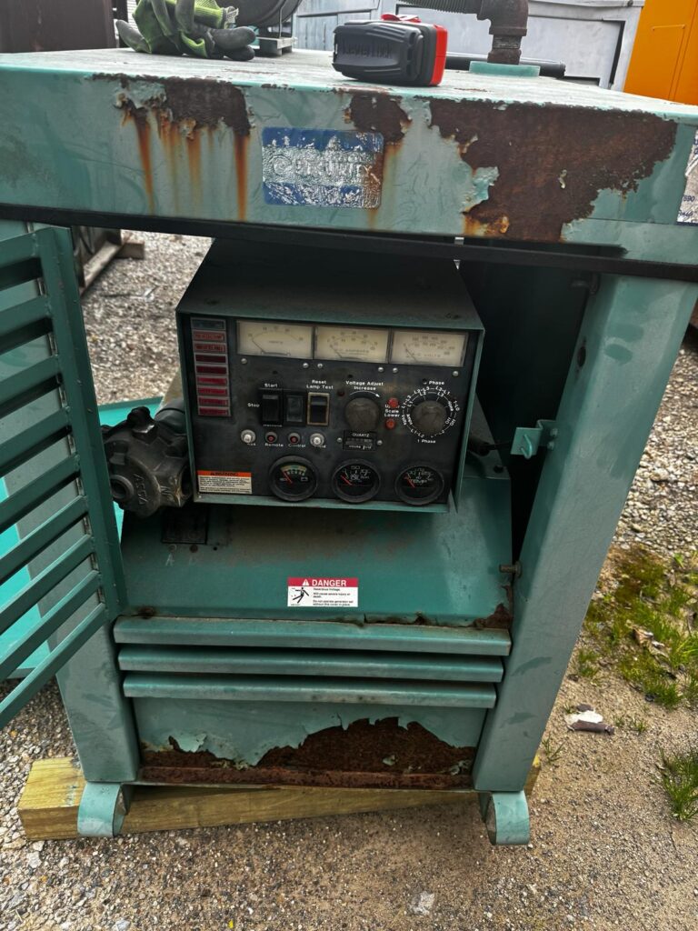 20 KW Cummins Onan #20ES, gas generator set, Ford engine, weatherproof enclosure, 277/480 Volts, 558.7 hours - Image 4