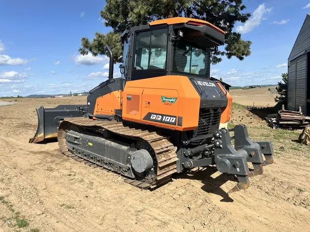 Develon DD100, Crawler Dozer, 122 HP HD Hyundai engine, 2200 RPM, 6-way blade, 320 hours, 2023 - Image 3