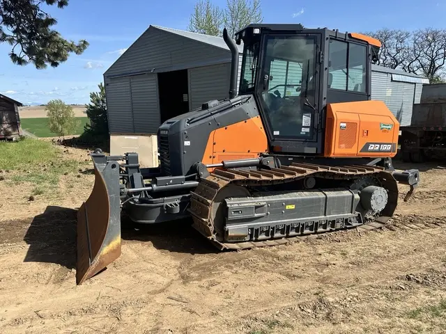 Develon DD100, Crawler Dozer, 122 HP HD Hyundai engine, 2200 RPM, 6-way blade, 320 hours, 2023 - Image 5