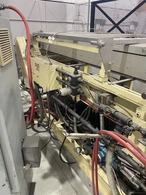 Brown #2525, Thermoformer, 25" x 25" max. mold size, 72" oven, 72 ton trim press, 1998 - Image 8