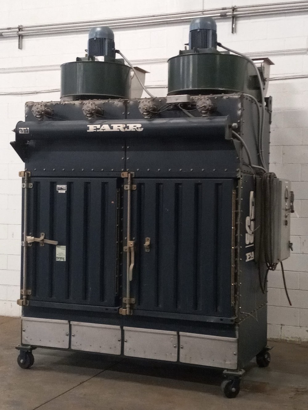 10800 cfm Camfil Farr #GSB-8, Booth & Backdraft Dust Collector, 8 vertical cartridge type filters, automatic - Image 1
