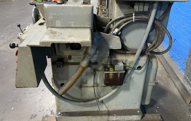 6" x 18" Gallmeyer & Livingston #250, surface grinder, 440 V., 3 phase, 1968 - Image 4