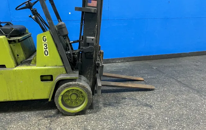 4075 lb. Clark #C500-100, Gas Forklift - Image 3