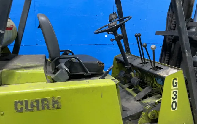 4075 lb. Clark #C500-100, Gas Forklift - Image 4