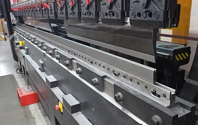 243 Ton, Amada #HRB2204, hydraulic press brake, 2022 - Image 3