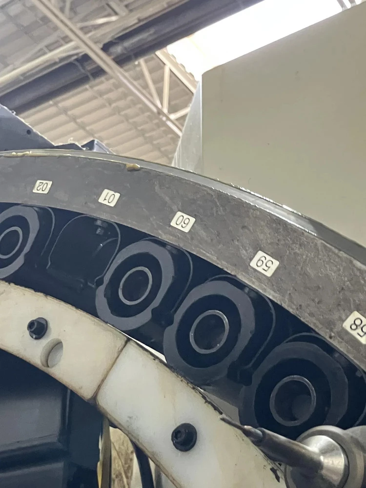 Makino #A61NX, horizontal machining center, 19.7" pallet, 28" X, 25.6" Y, 31.5" Z, 14,000 RPM, 60 automatic - Image 8