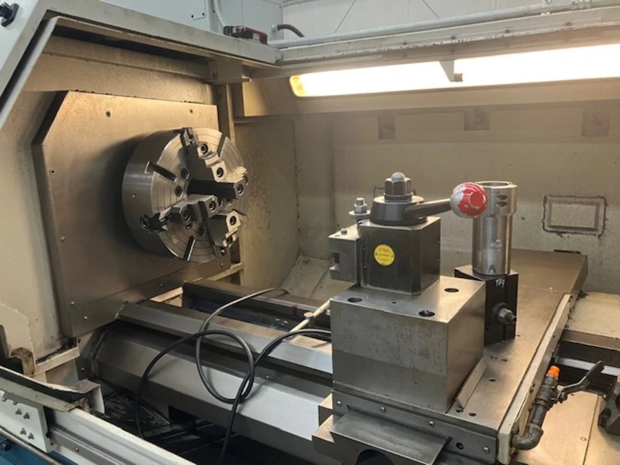 Romi #C-680, CNC lathe, 24" swing, 6.5" spindle hole, 120" centers, 79.7" turning length, 16.9" swing over - Image 6