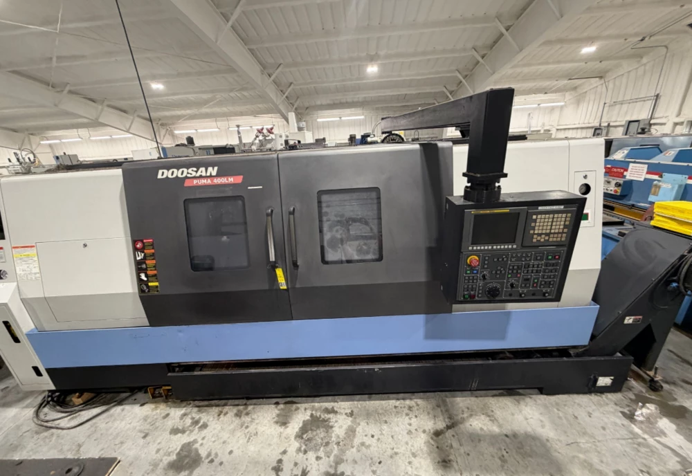 Daewoo Doosan #Puma-400LMB, CNC lathe, 30.3" swing, 4.5" bar, 18" chuck, 78.8" centers, 22" turning diameter - Image 1