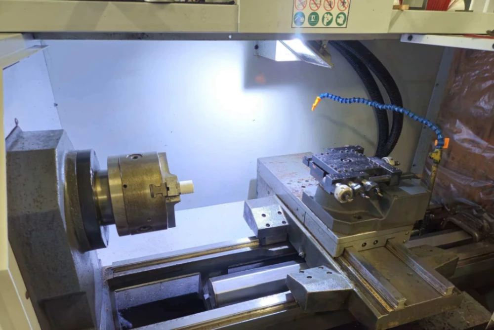 Haas #TL-1, CNC toolroom lathe, 20" swing, 1.1" bar, 8" chuck, 30" centers, 16" turning diameter, 4 station - Image 3
