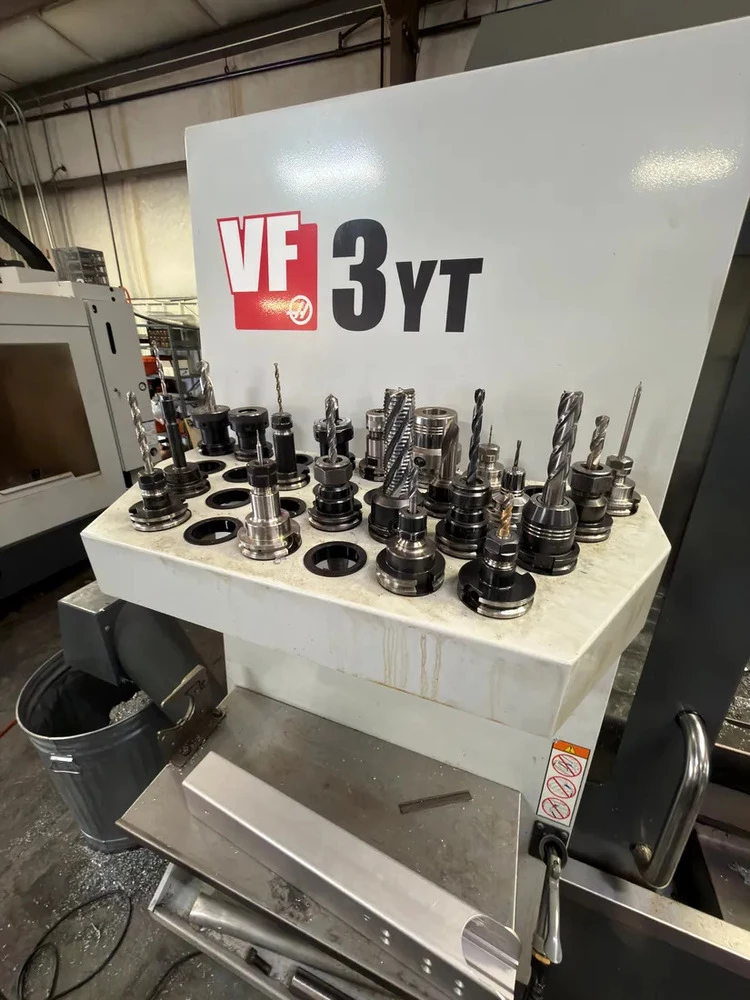 Haas #VF-3YT, vertical machining center, 40" X, 26" Y, 25" Z, 8,100 RPM, CAT 40, 30 HP, chip auger, 2018 - Image 5