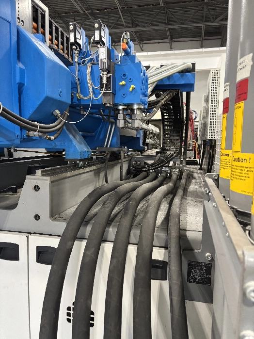 900 Ton, 217 oz., Krauss Maffei #900-1200GX, injection molding machine, 46.46" x 39.4" tie bars, 60.35" - Image 4