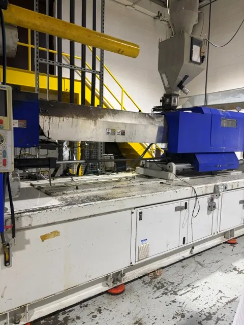 650 Ton, 89.6 oz., Van Dorn #650HT-4300, injection molding machine, 36" tie bars, 53" platen, 69.5" daylight - Image 2