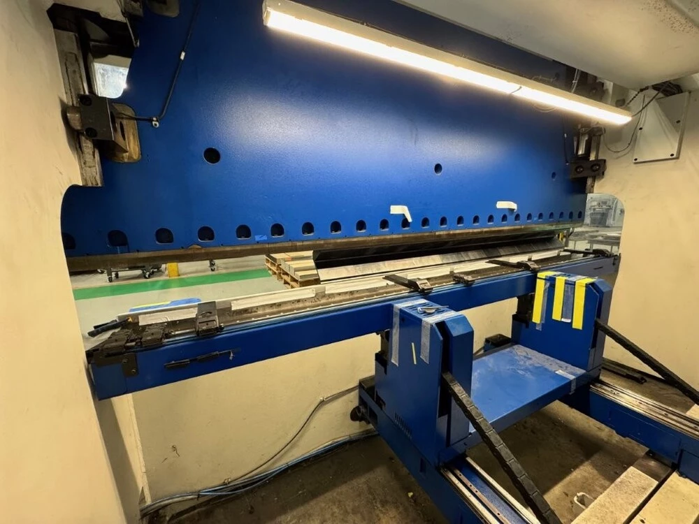 187 Ton, Trumpf #TrumaBend-V170, CNC hydraulic press brake, 13.5' overall, 145" between housing, 14.3" - Image 2