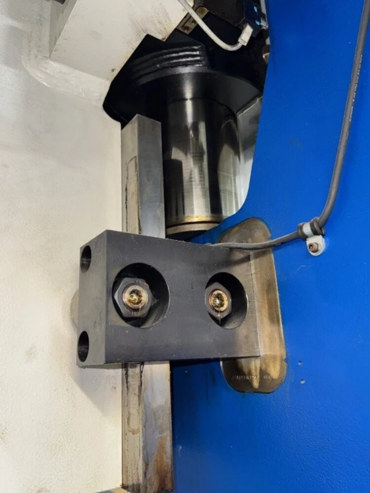 187 Ton, Trumpf #TrumaBend-V170, CNC hydraulic press brake, 13.5' overall, 145" between housing, 14.3" - Image 8