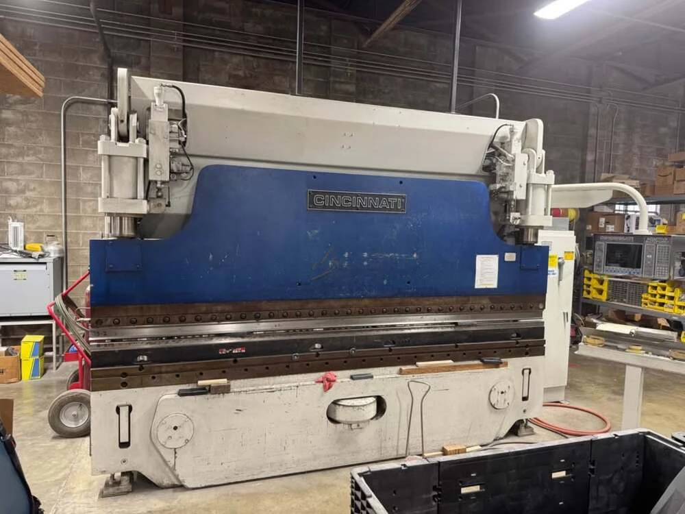 135 Ton, Cincinnati #Autoform, CNC hydraulic press brake, 12' overall, 8" stroke, 12" throat, 15" open - Image 1