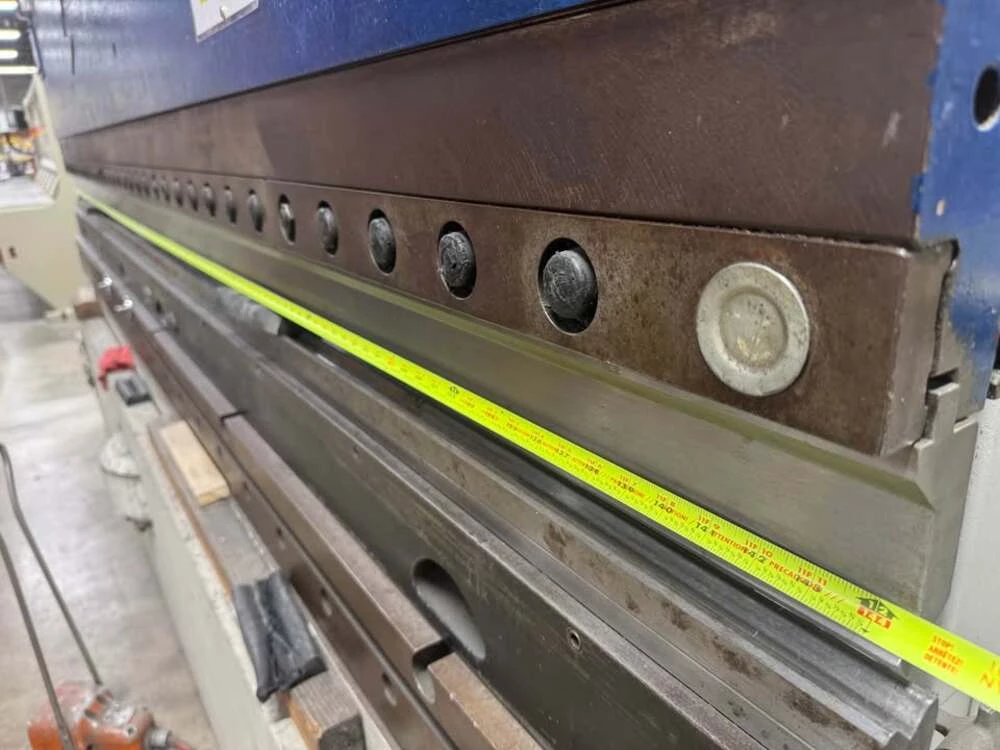 135 Ton, Cincinnati #Autoform, CNC hydraulic press brake, 12' overall, 8" stroke, 12" throat, 15" open - Image 4