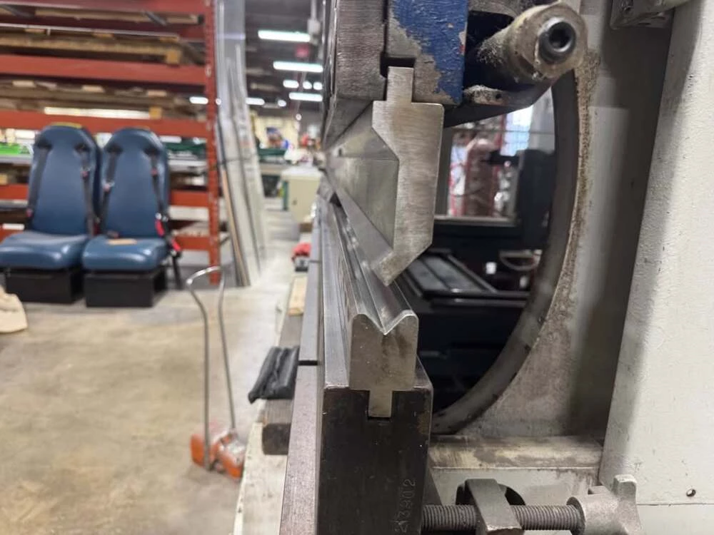 135 Ton, Cincinnati #Autoform, CNC hydraulic press brake, 12' overall, 8" stroke, 12" throat, 15" open - Image 5