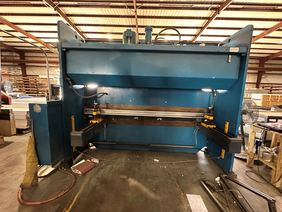 90 Ton, Cincinnati #90CBII10, hydraulic press brake, 12' overall, 102.75" between housing, 8" stroke, 7" - Image 2