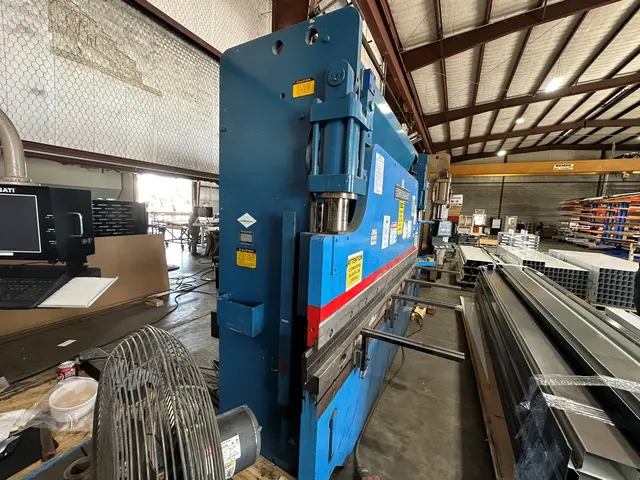 90 Ton, Cincinnati #90CBII10, hydraulic press brake, 12' overall, 102.75" between housing, 8" stroke, 7" - Image 3