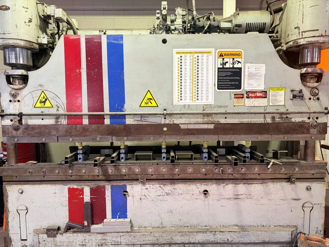 250 Ton, Pacific #JII-250-12, hydraulic press brake, 12' overall, 126" between housing, 12" stroke, 7" - Image 2