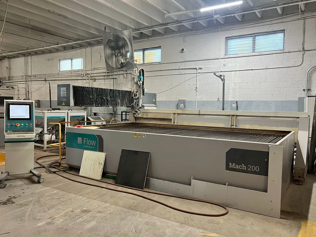 Flow #Mach-200-4020-Pivot, waterjet, 6.6' x 13.1' table, 30 HP, 60,000 PSI., 8" Z travel, FlowExpert control - Image 1