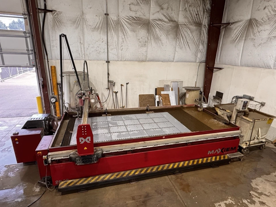 Omax #Maxiem-2040, waterjet, 6.5' x 13.1' table, 40 HP, 50,000 PSI., Omax control, 500 IPM cutting speed, 2013 - Image 1