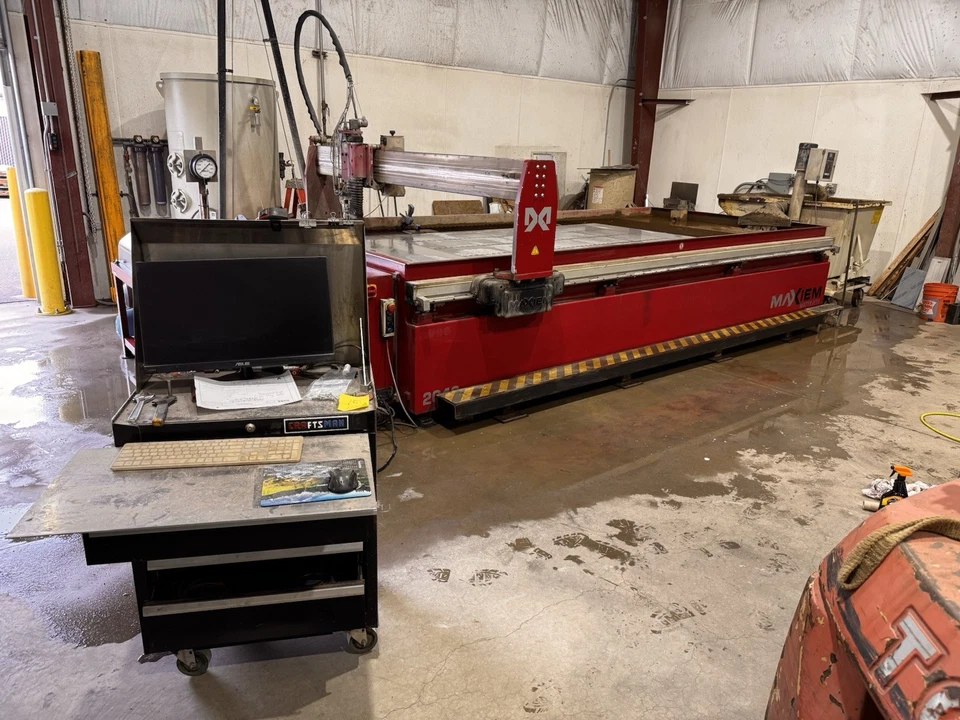 Omax #Maxiem-2040, waterjet, 6.5' x 13.1' table, 40 HP, 50,000 PSI., Omax control, 500 IPM cutting speed, 2013 - Image 2