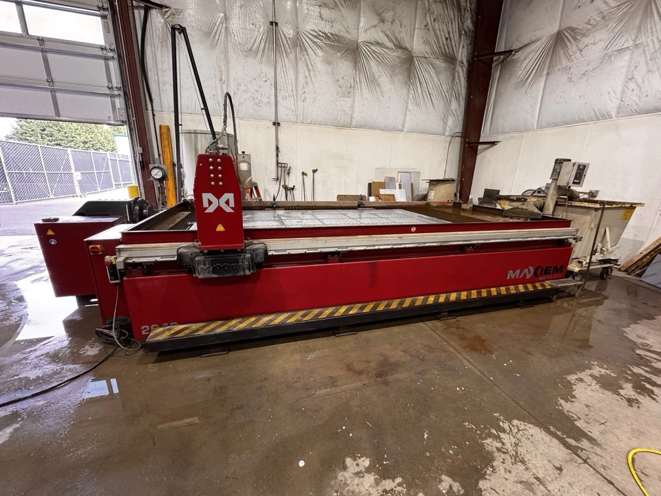 Omax #Maxiem-2040, waterjet, 6.5' x 13.1' table, 40 HP, 50,000 PSI., Omax control, 500 IPM cutting speed, 2013 - Image 3