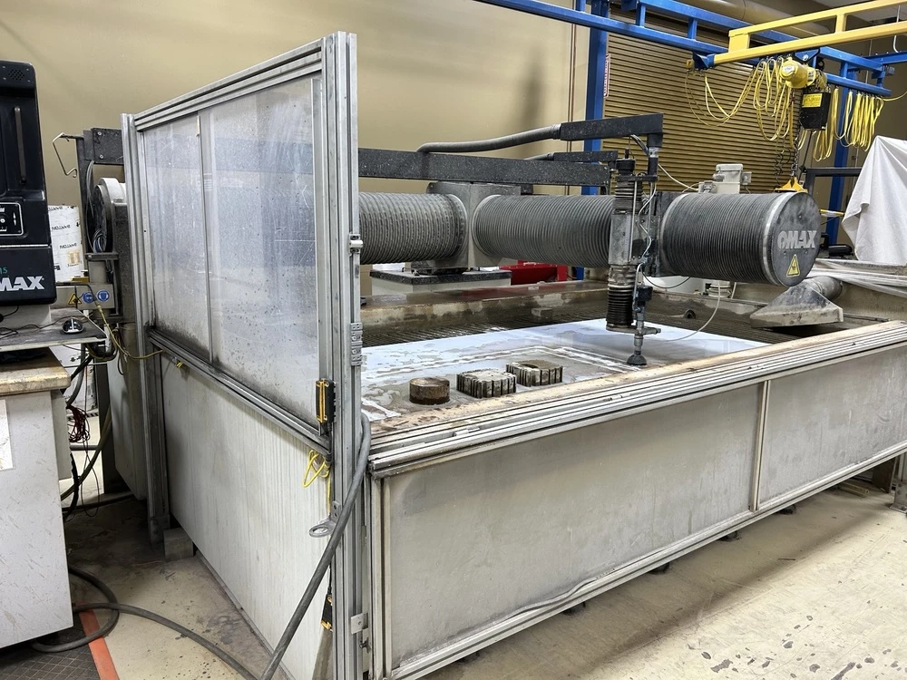 Omax #55100, waterjet, 4.5' x 8.3' table, 30 HP, 60,000 PSI., Omax PC based control, 2005 - Image 3