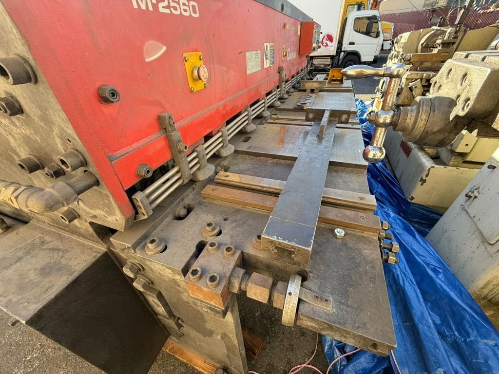 1/4" x 8' Amada #M-2560, mechanical power squaring shear, 7.5 HP, 60 SPM, programmable back gauge, squaring - Image 4