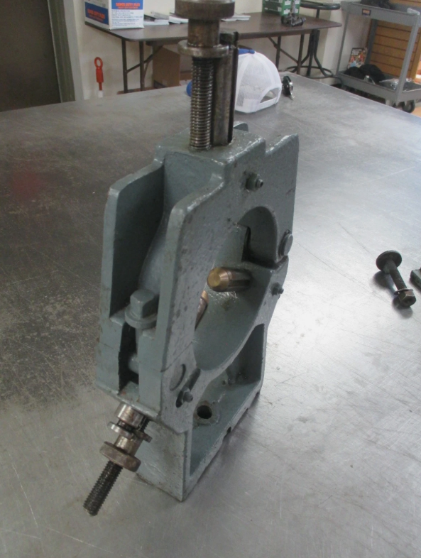 14" -15" Lathe steady rest, 4-3/8" opening & brass adjustable tips (YMC) - Image 2