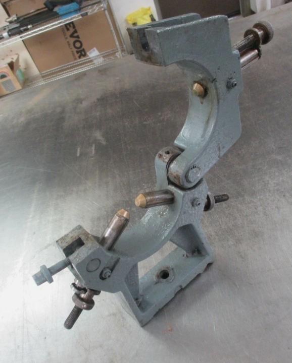 14" -15" Lathe steady rest, 4-3/8" opening & brass adjustable tips (YMC) - Image 3