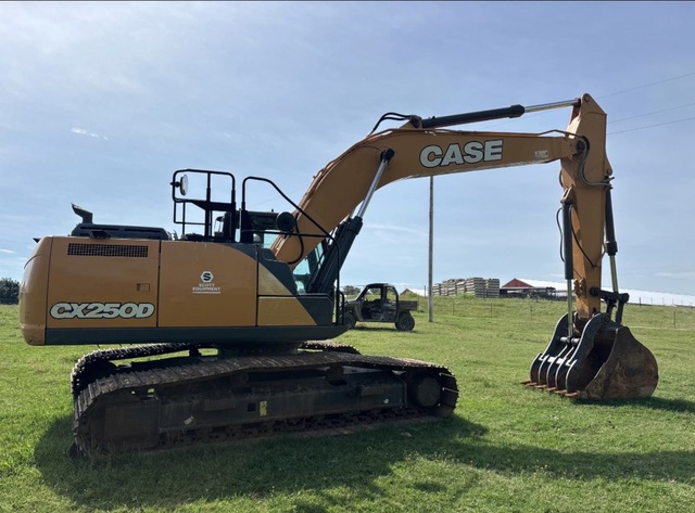 Case #CX250C, excavator with hydrauilc thumb, Isuzu diesel, enclosed cab with air cooled & heat, 1364 hours - Image 3