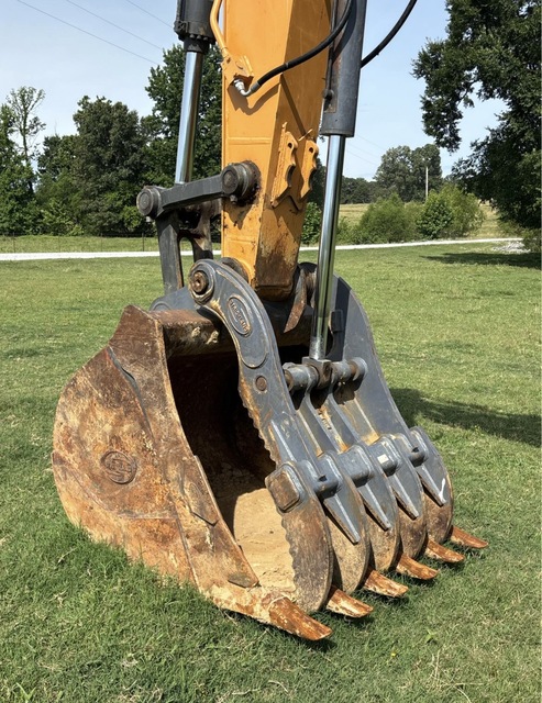 Case #CX250C, excavator with hydrauilc thumb, Isuzu diesel, enclosed cab with air cooled & heat, 1364 hours - Image 4